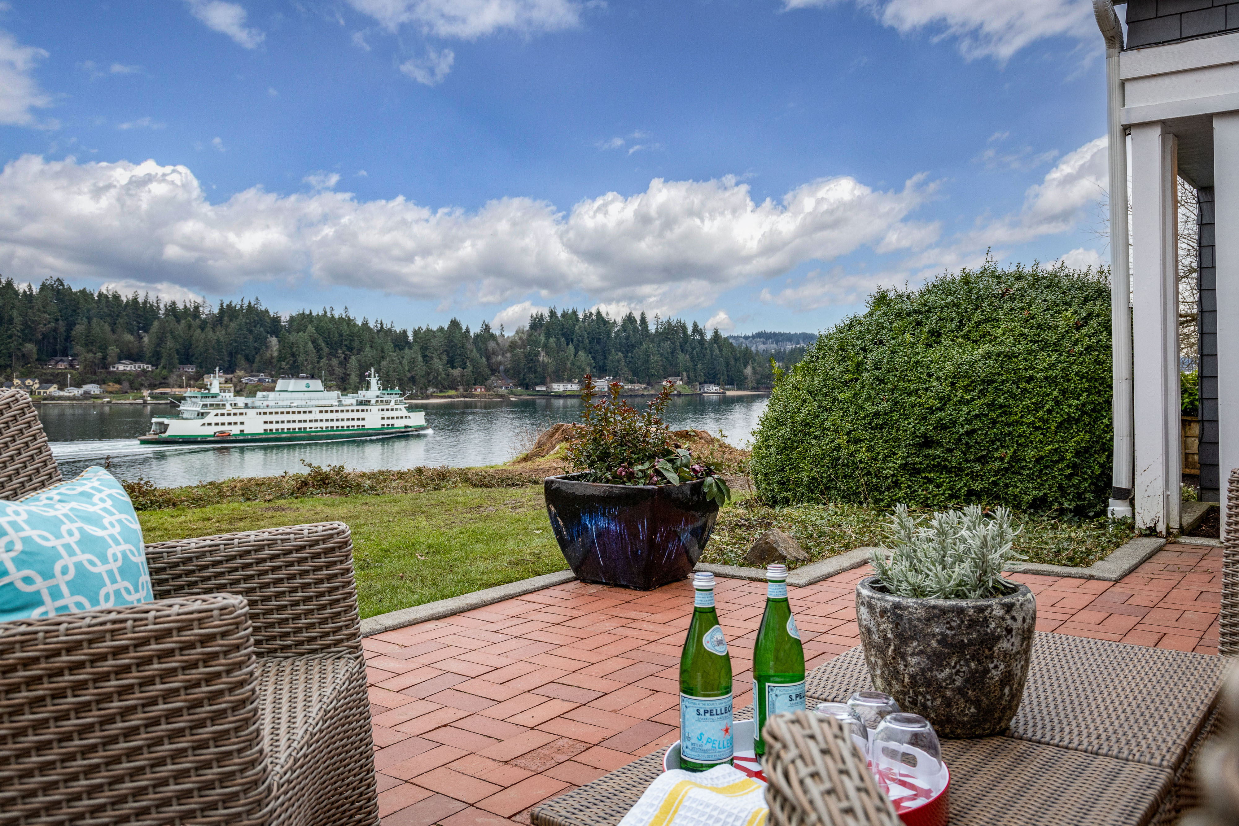 Property Photo:  3219 Point White Drive NE  WA 98110 