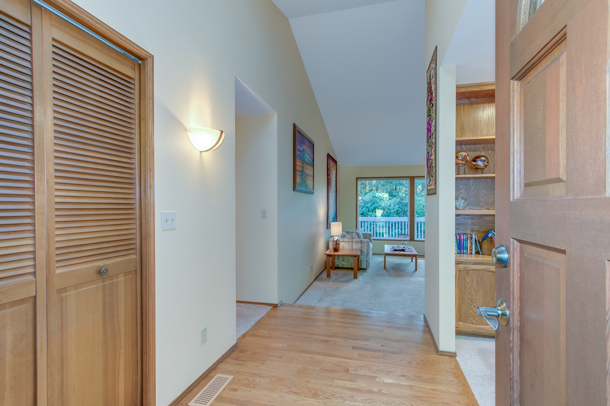Property Photo: Entry 17613 NE 138th St WA 98052