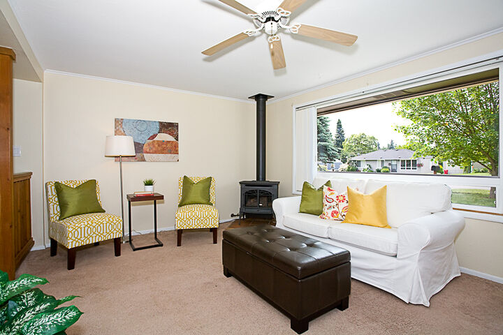 Property Photo: Living room 828 NE 189th St  WA 98155 