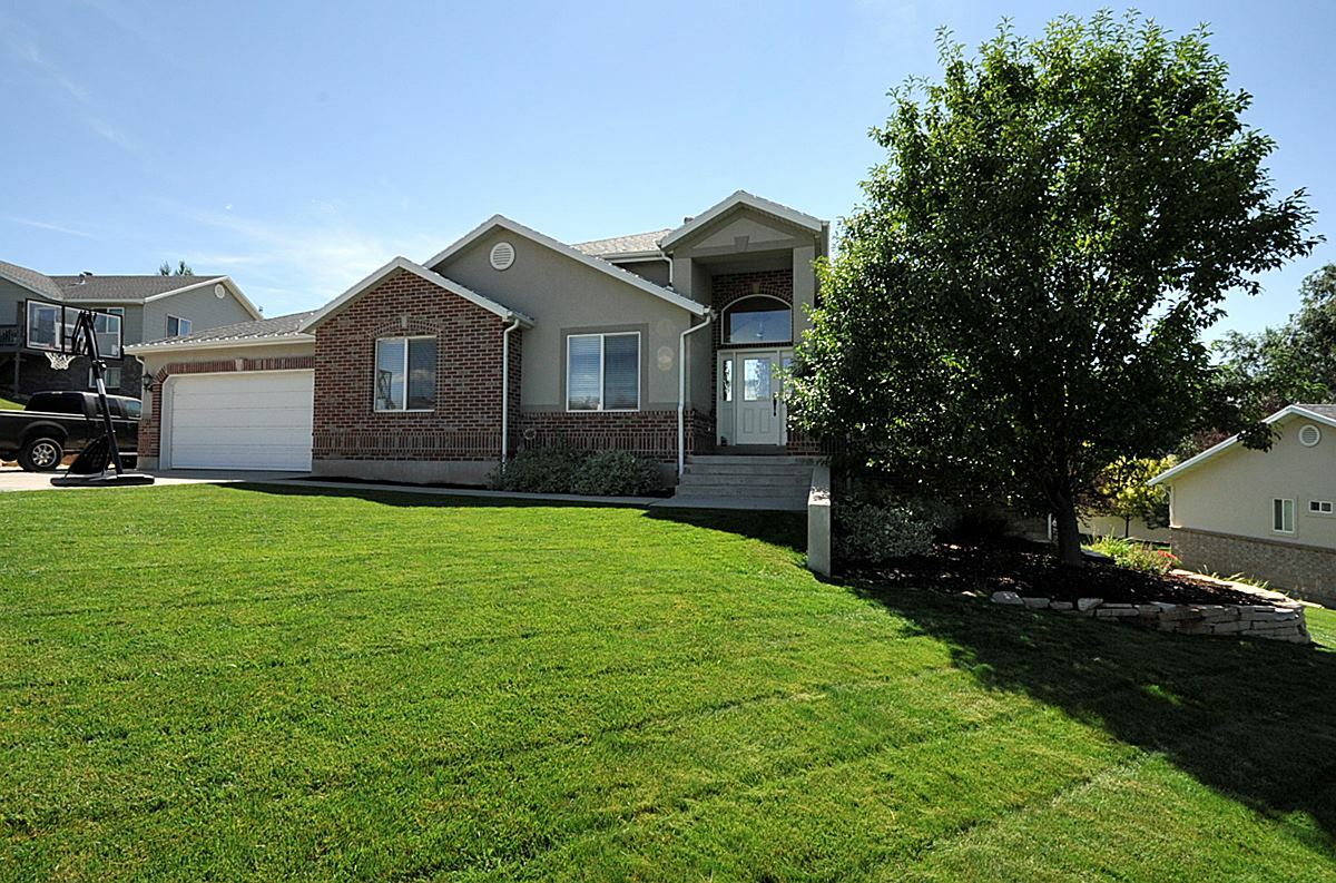 Property Photo:  419 S Old Farm Lane  UT 84017 