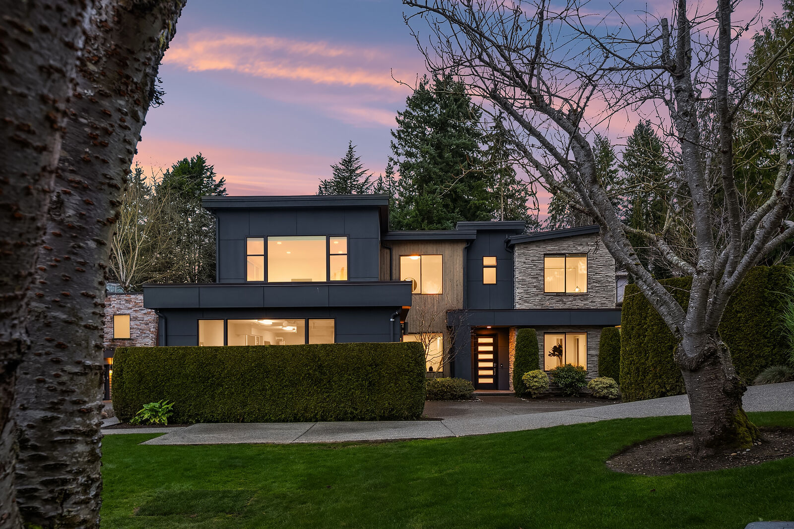 Property Photo:  1525  4th Street  WA 98033 