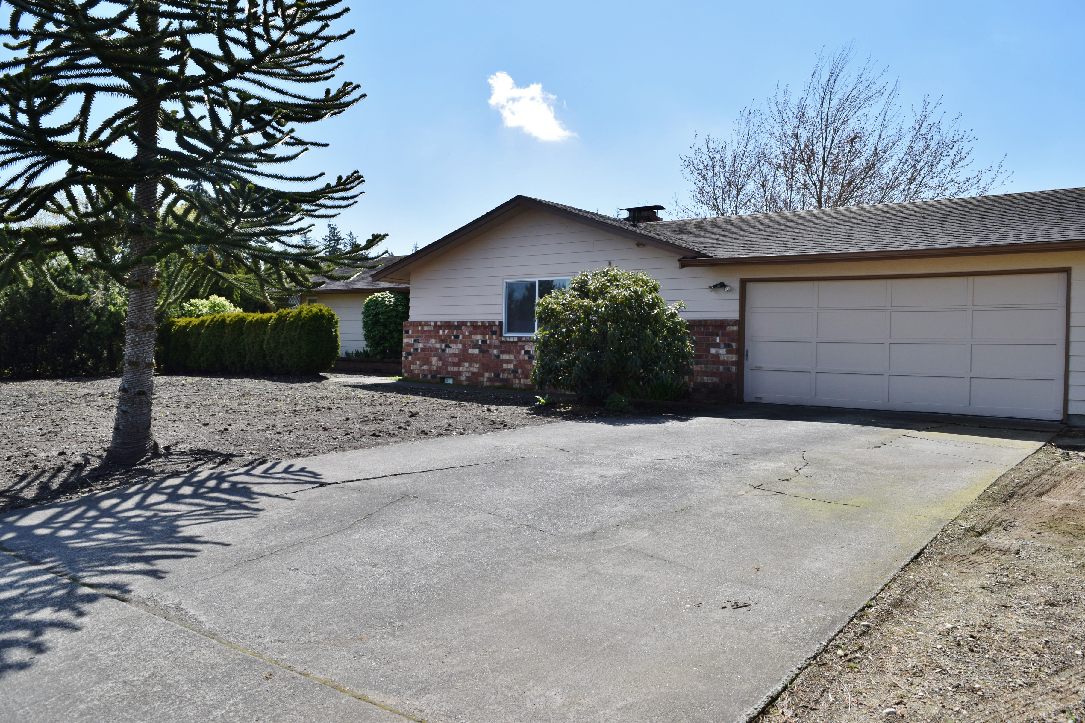 Property Photo: Exterior 1270 Garden Cir WA 98264