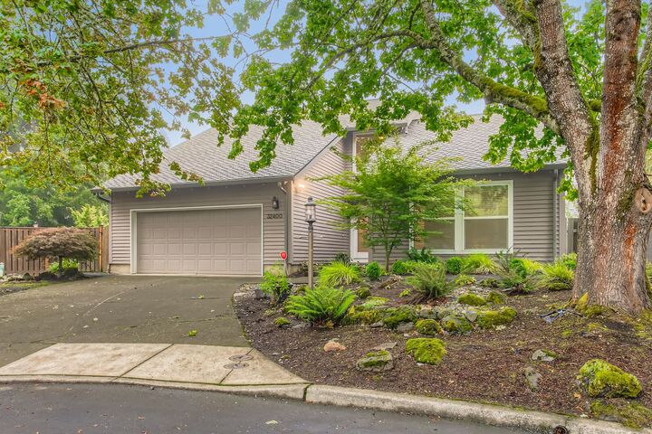 Property Photo: 32400 SW Estates Ct S OR 97070