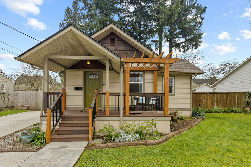 Property Photo:  1122 Park Street  WA 98390 