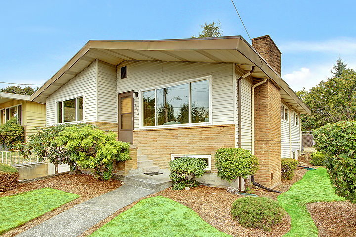 Property Photo: 8342 37th ave s 8342 37th Ave S  WA 98118 