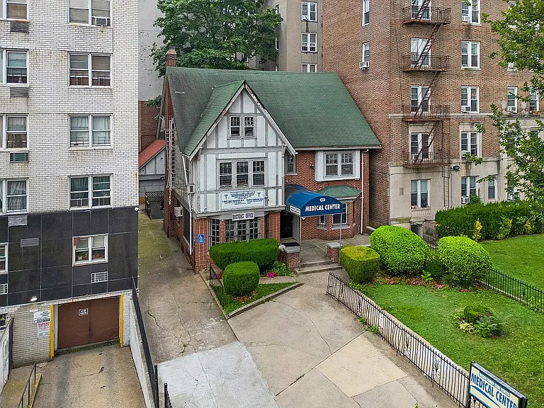 Property Photo:  622 Ocean Avenue  NY 11226 