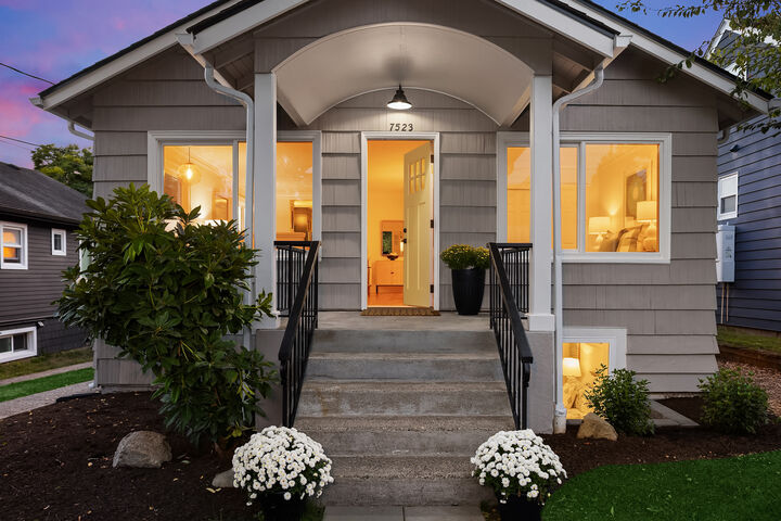 Property Photo:  7523  12th Avenue NW  WA 98117 