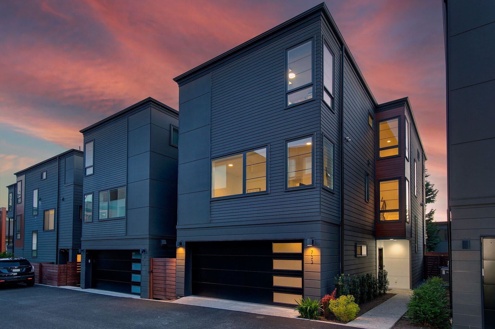 Property Photo:  733  4th Court S  WA 98033 