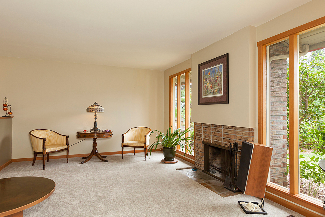 Property Photo: Living room 843 14th St SW  WA 98020 