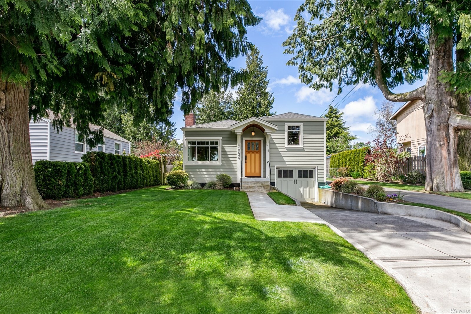 Property Photo:  10545 Dayton Avenue N  WA 98133 