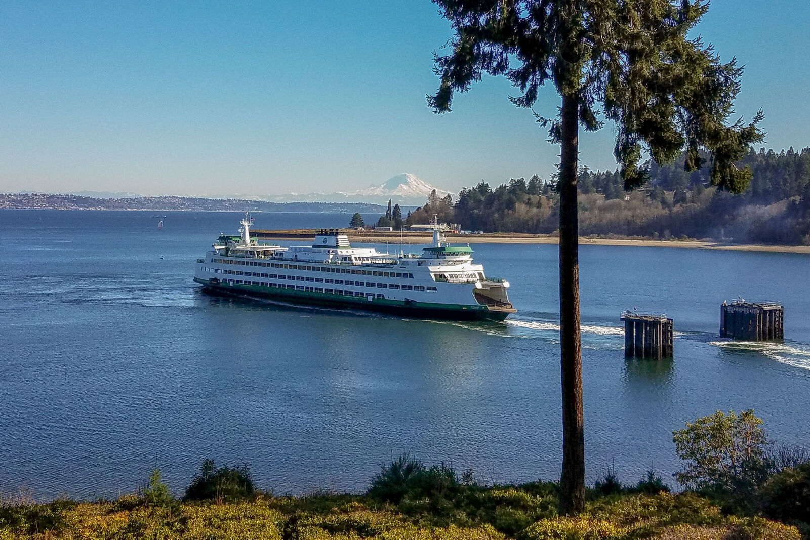 Property Photo:  965 Winslow Way E 303  WA 98110 