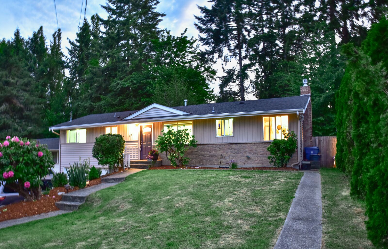Property Photo: Front Exterior 23812 79th Ave W WA 98026