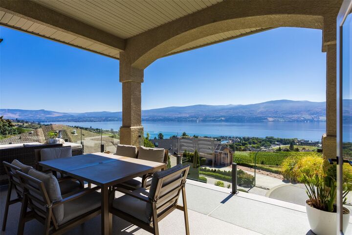 Property Photo:  1608 Braeburn Court  BC V4T 2V5 