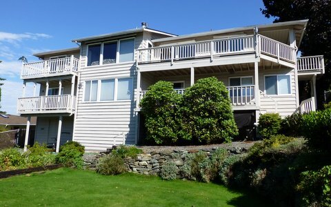 Property Photo:  905 Queen St  WA 98229 