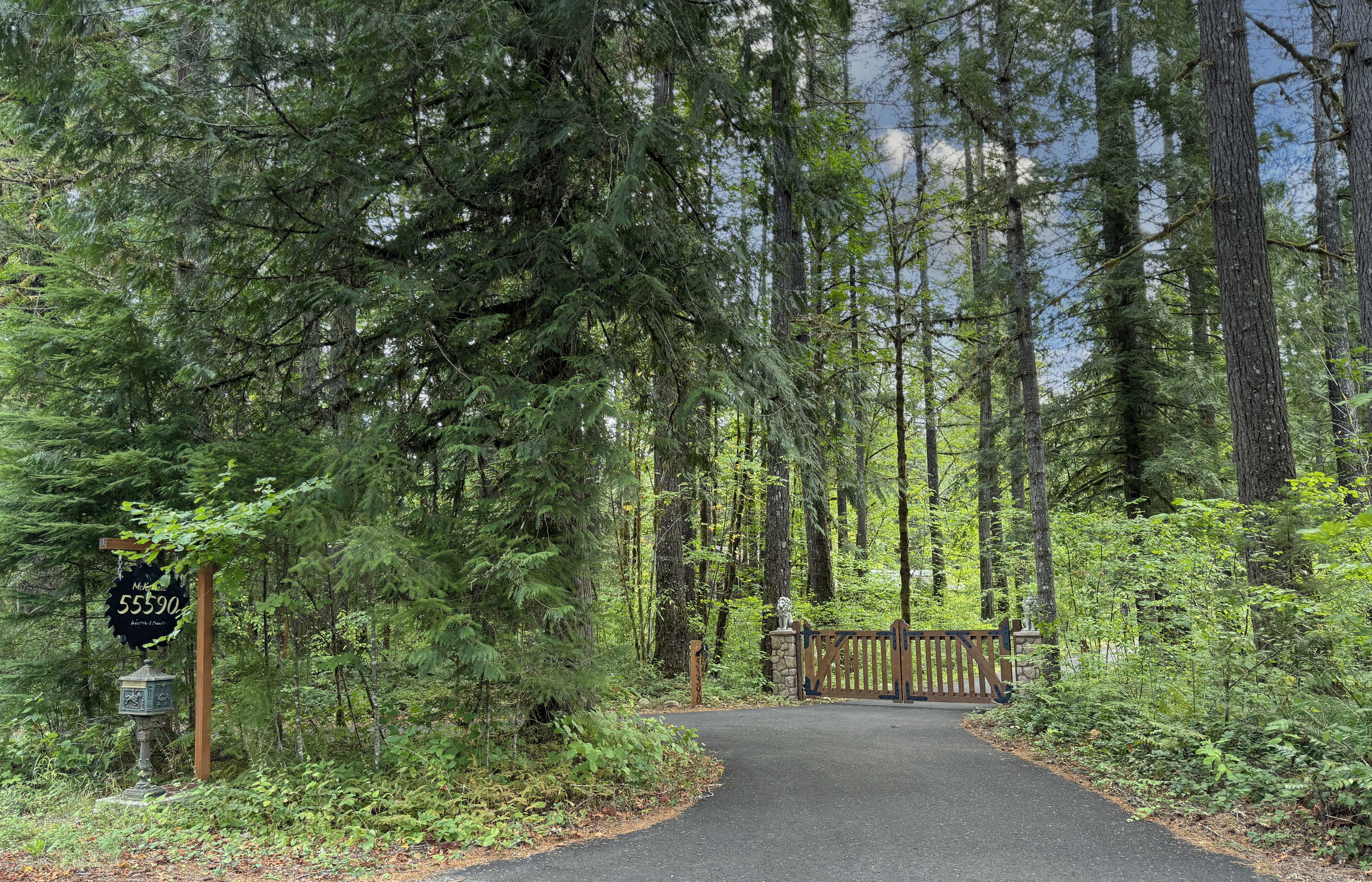 Property Photo:  55590 McKenzie River Dr  OR 97413 