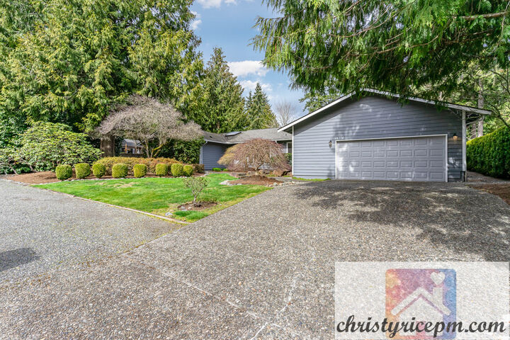 Property Photo: 14714 NE 10th Street WA 98007