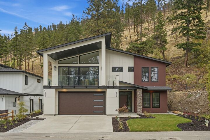 Property Photo:  487 Clifton Road North  BC V1V 1H1 