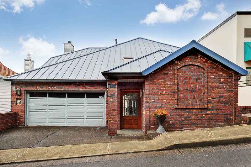 Property Photo: 1248 SW Cardinell Way OR 97201