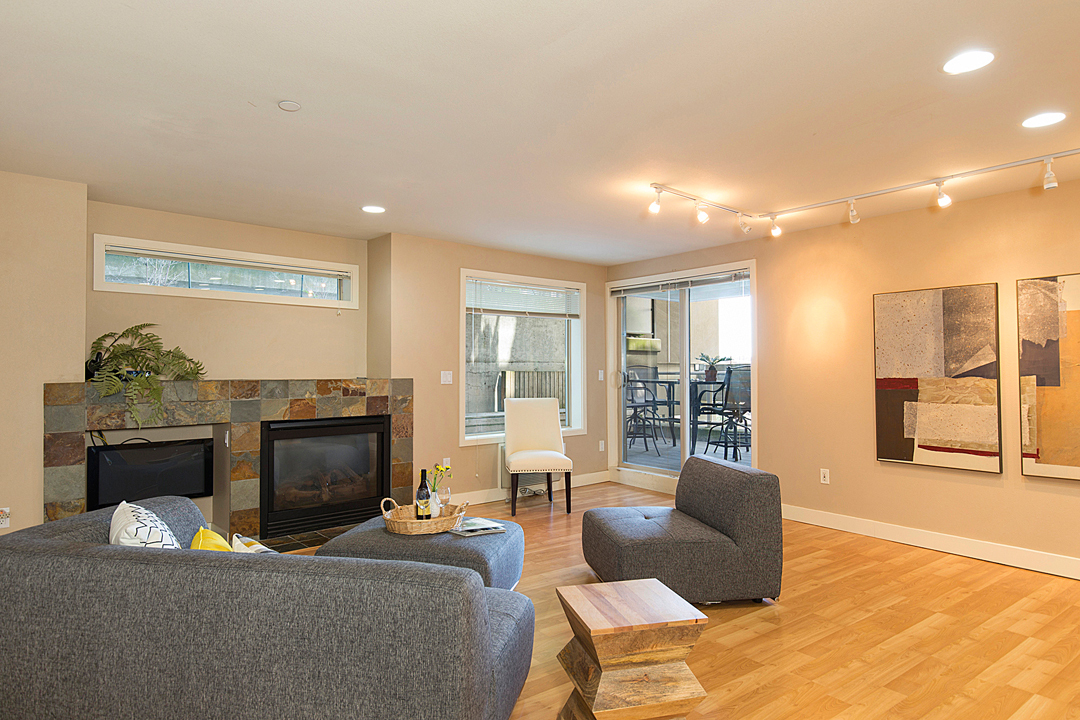 Property Photo: Living room 511 W Mercer Place 104  WA 98119 