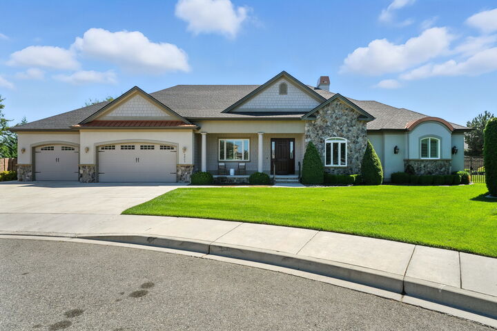 Property Photo:  4803 W 20th Ct  WA 99338 