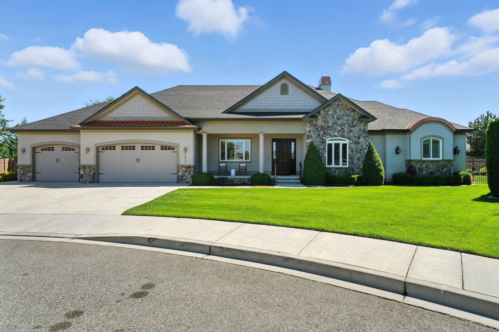 Property Photo:  4803 W 20th Ct  WA 99338 