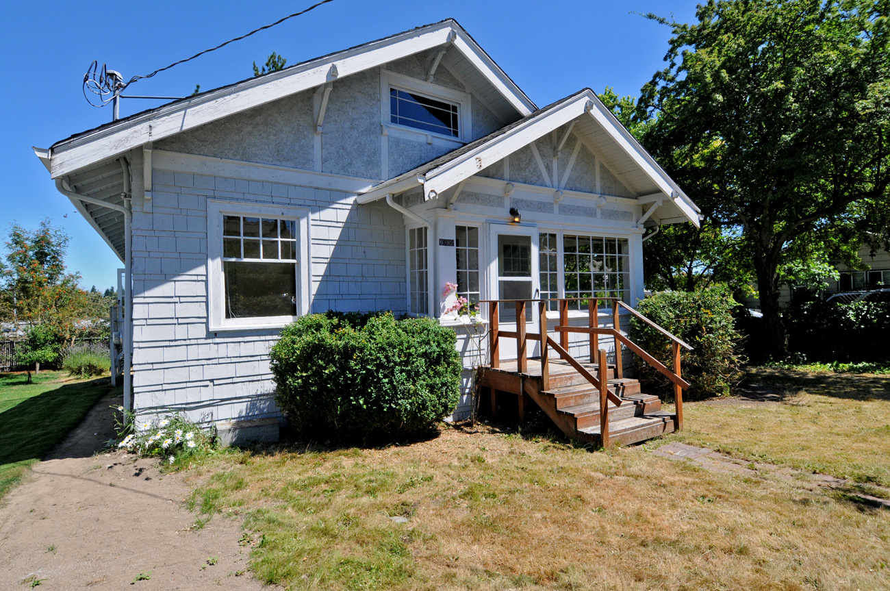 Property Photo:  7302 34th Ave NE  WA 98115 