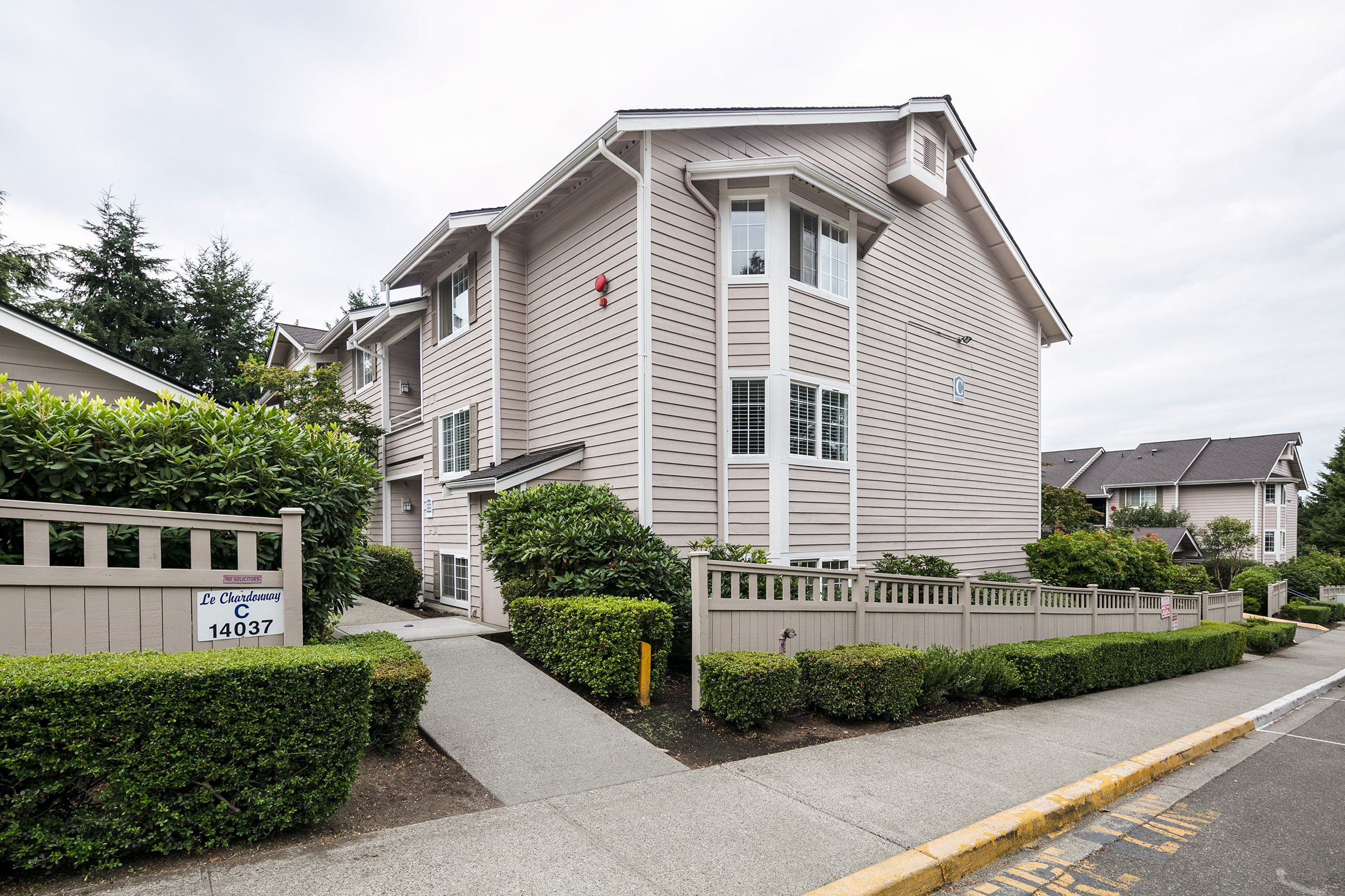 Property Photo: 14037 NE 181st St C205 WA 98072
