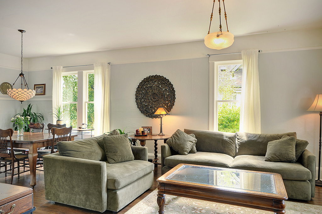 Property Photo: Living room 7508 Ravenna Ave NE  WA 98115 