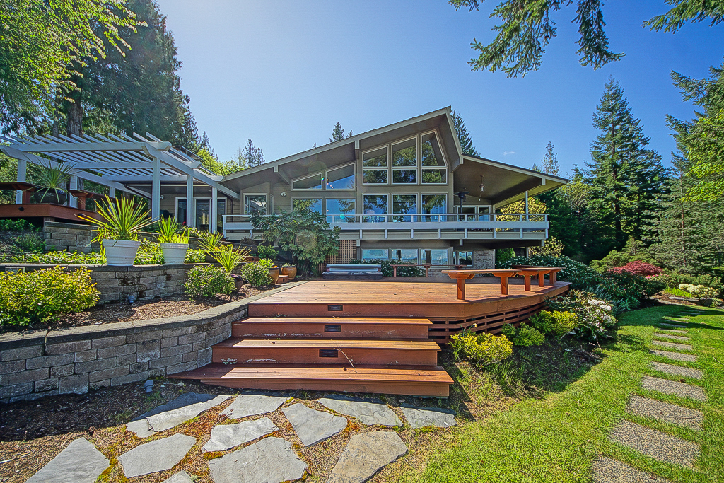 Property Photo:  4903 Cooper Point Rd NW  WA 98502 