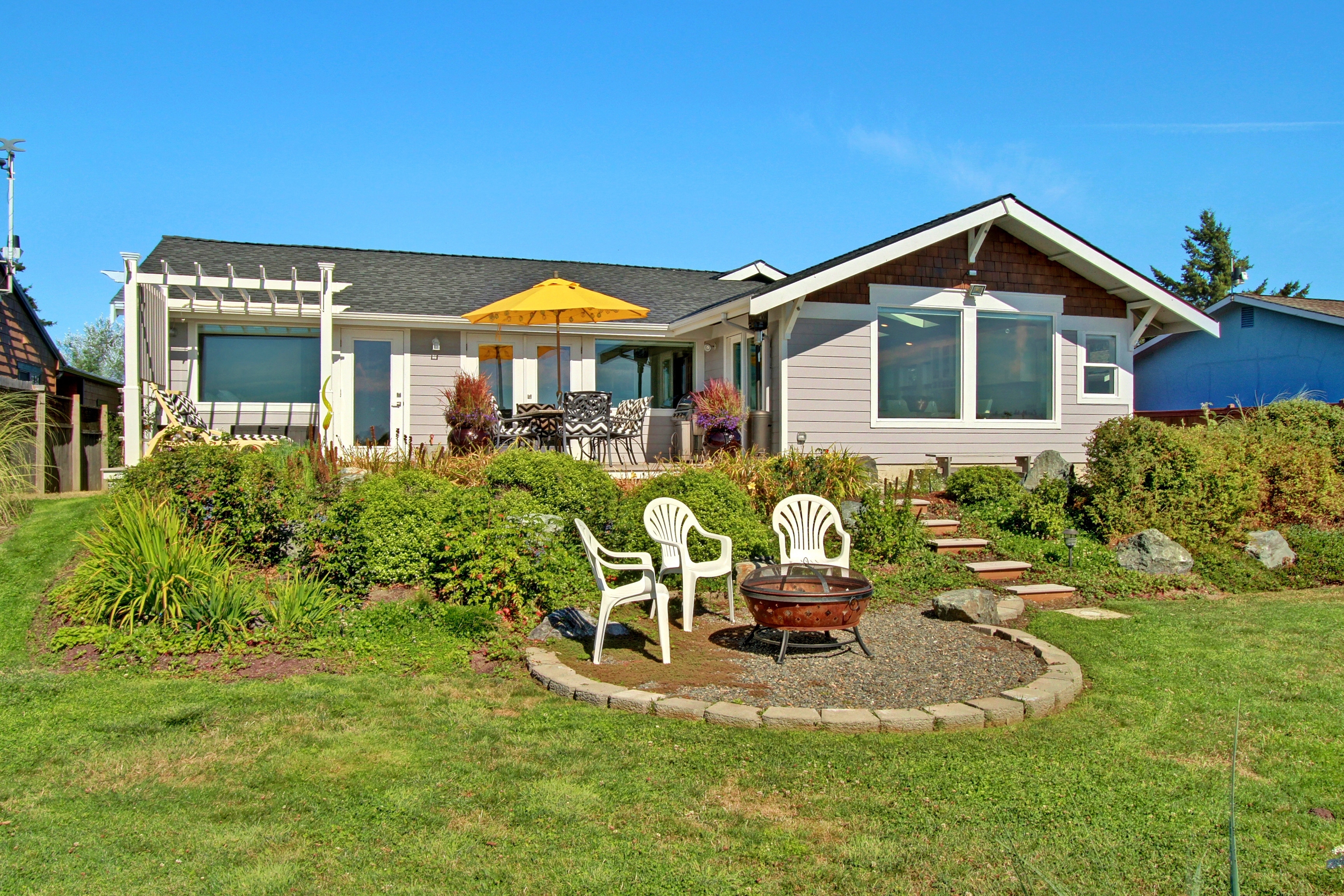 Property Photo:  816 Livingston Bay Shore Dr  WA 98282 