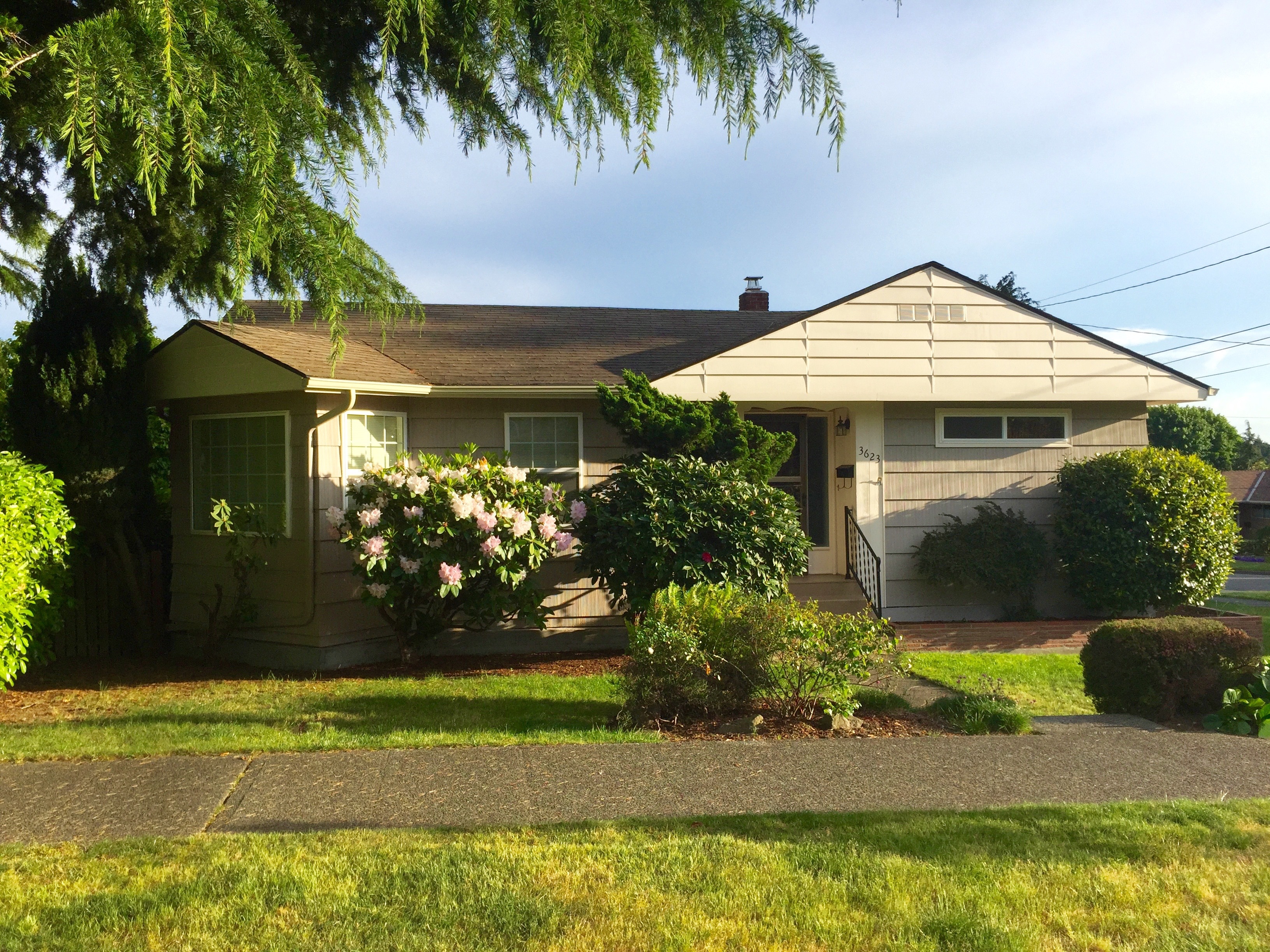 Property Photo: 3623 SW Henderson St WA 98126