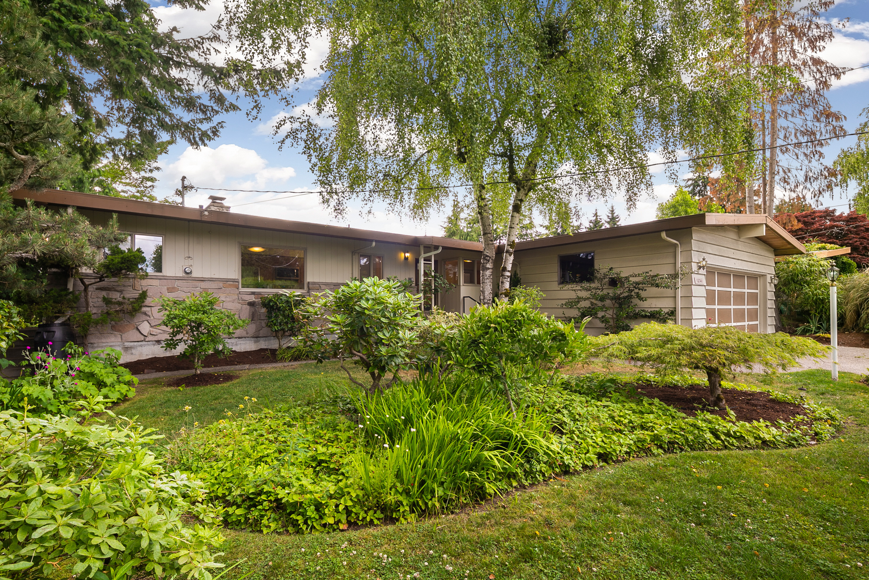 Property Photo: 18741 62nd Ave NE WA 98028