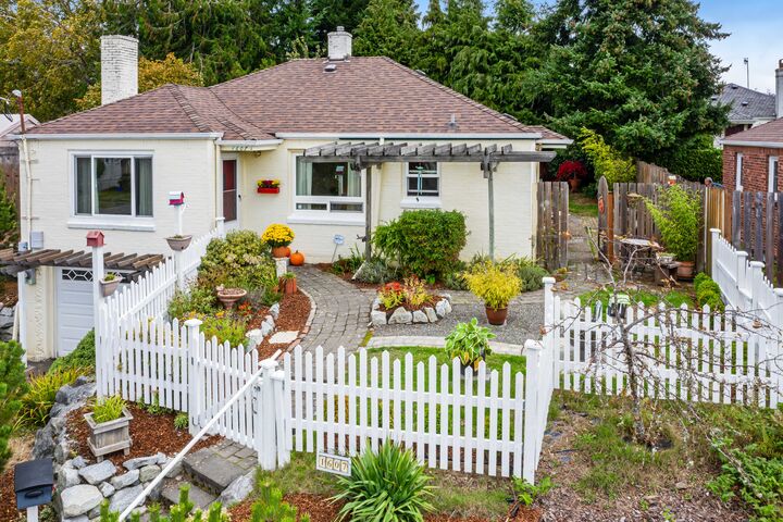 Property Photo:  1607 N Proctor St  WA 98406 