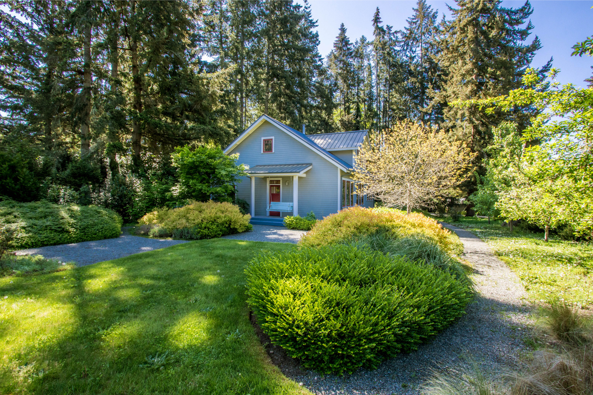 Property Photo: Sunrise Drive 10918 Sunrise Dr NE  WA 98110 