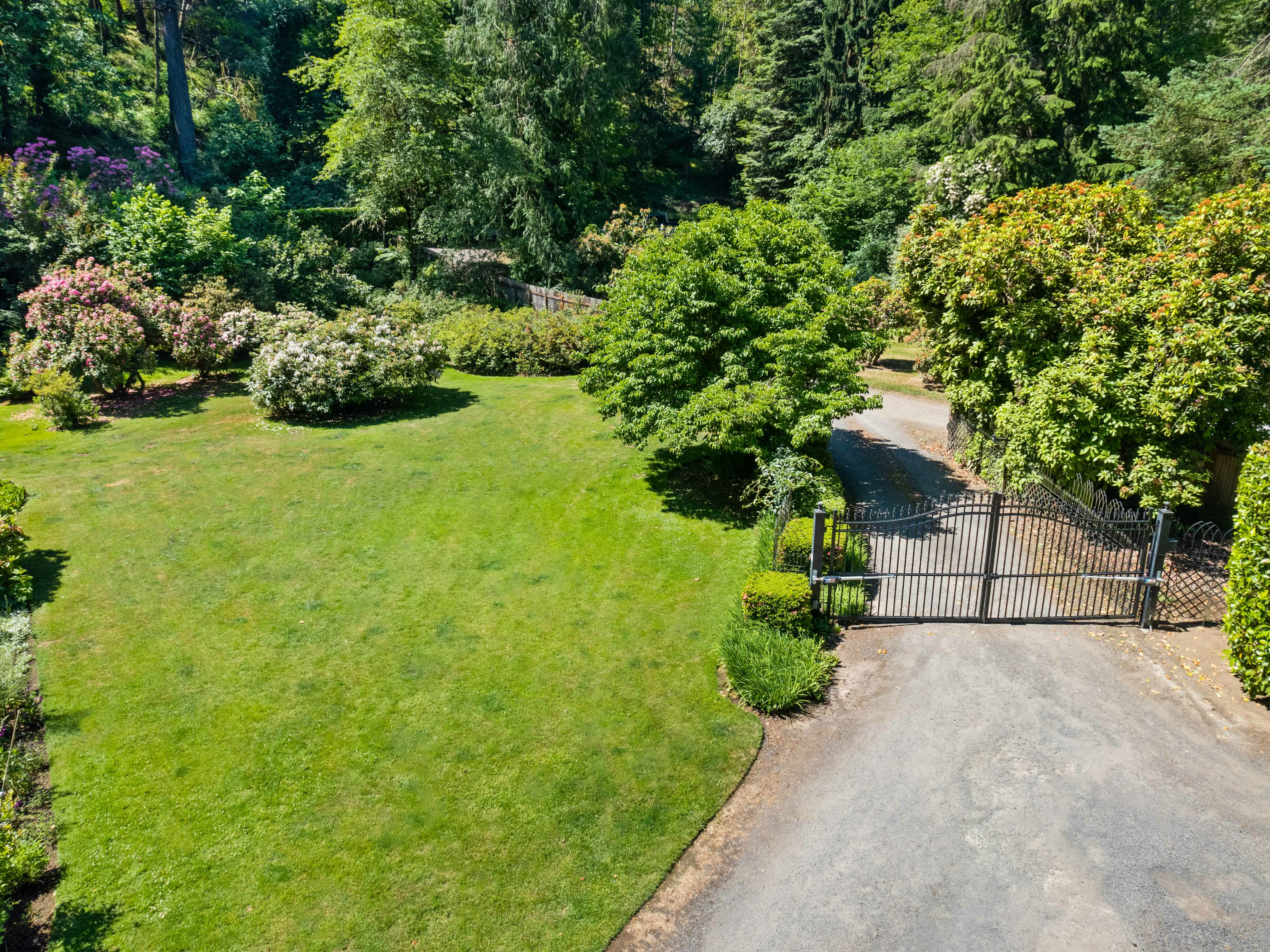 Property Photo: 44953 Leaburg Dam Rd OR 97489