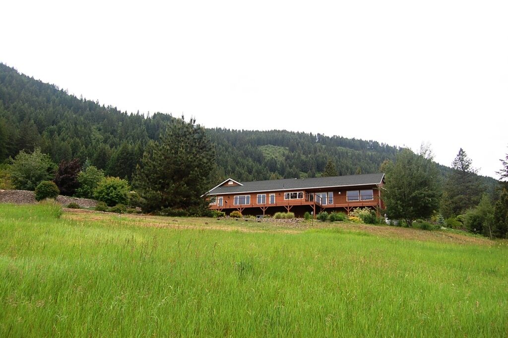 Property Photo:  1661 Highway 25 N  WA 99126 