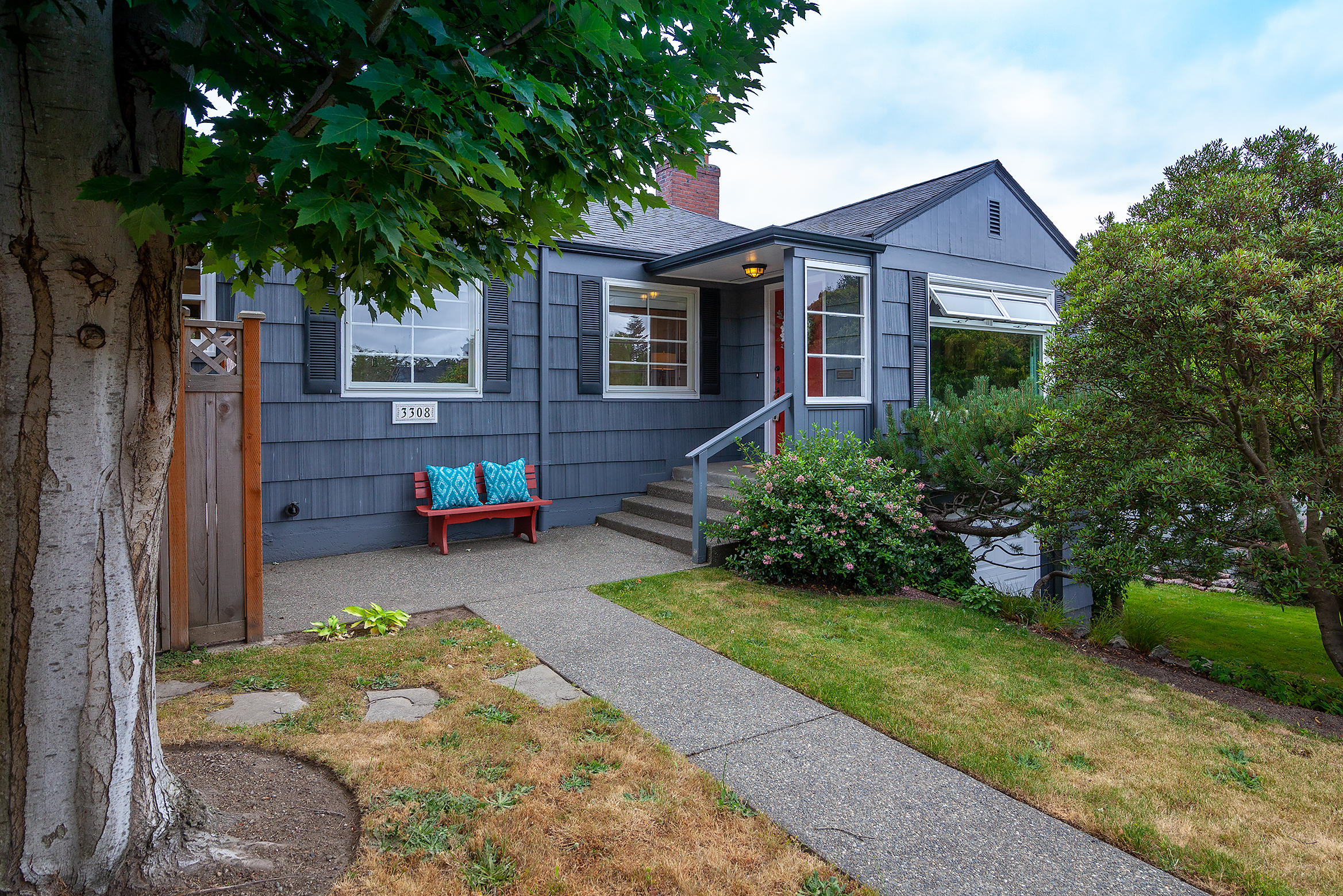 Property Photo: Magnolia Village Home 3308 W Crockett St  WA 98199 