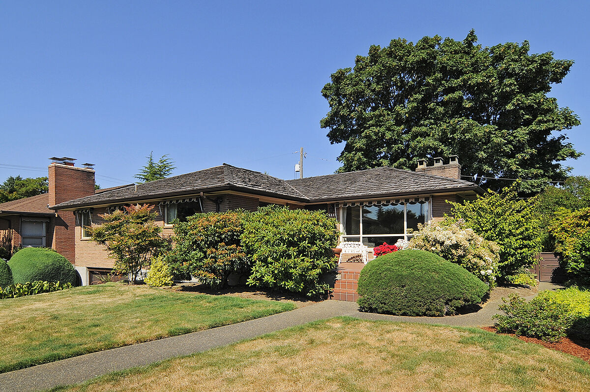 Property Photo: 6844 44th Ave NE WA 98115