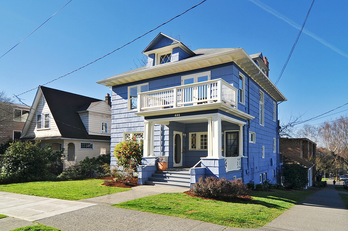 Property Photo: 435 11th Ave E 3 WA 98102