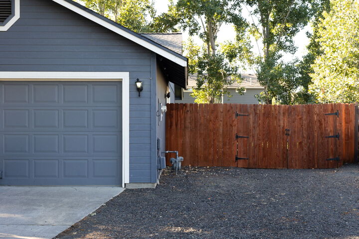 Property Photo: 919 NW 20th Court OR 97756