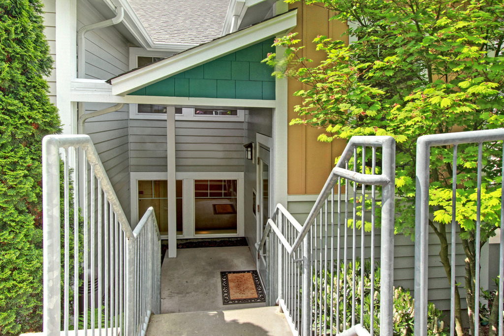 Property Photo: 1810 S Charles St 203 WA 98144