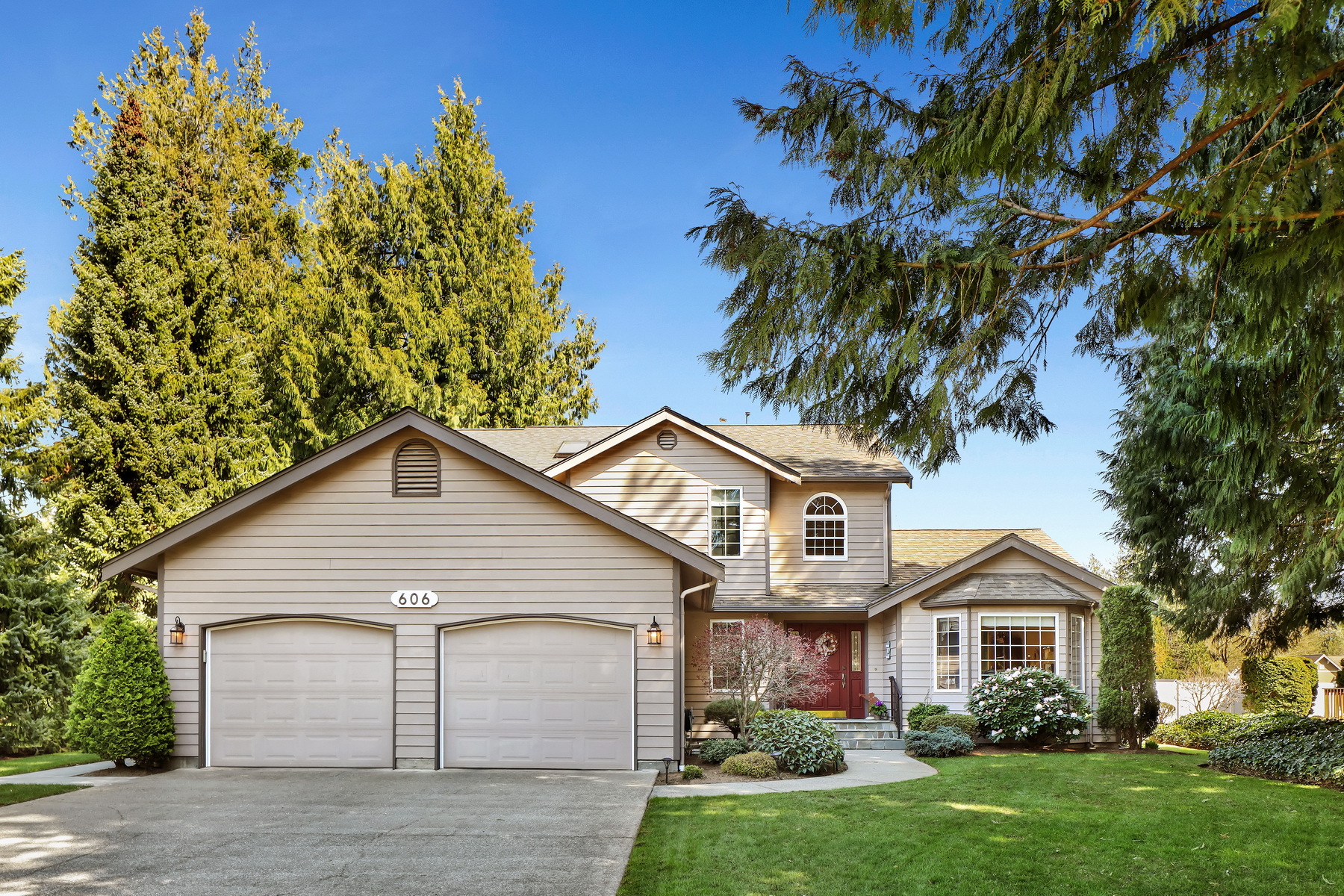 Property Photo: Exterior Photos 606 Woodcreek Dr WA 98264