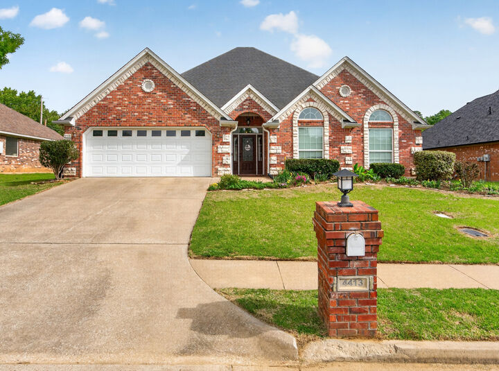 Property Photo:  4413 Red Oak Trl  TX 75604 
