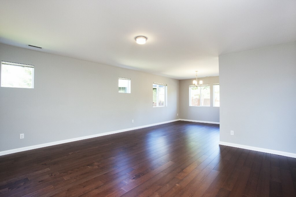 Property Photo: Living room 9240 229th Place NE  WA 98053 