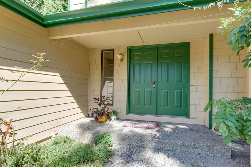 Property Photo: Entry 13847 174th Place NE WA 98052