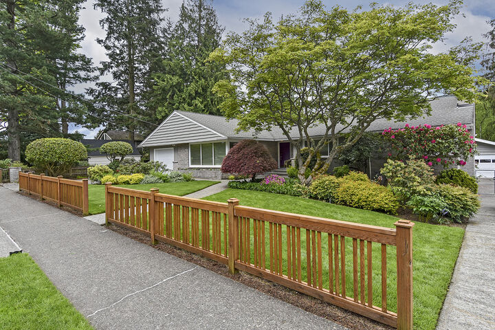 7737 45th Ave NE  Seattle WA 98115 photo